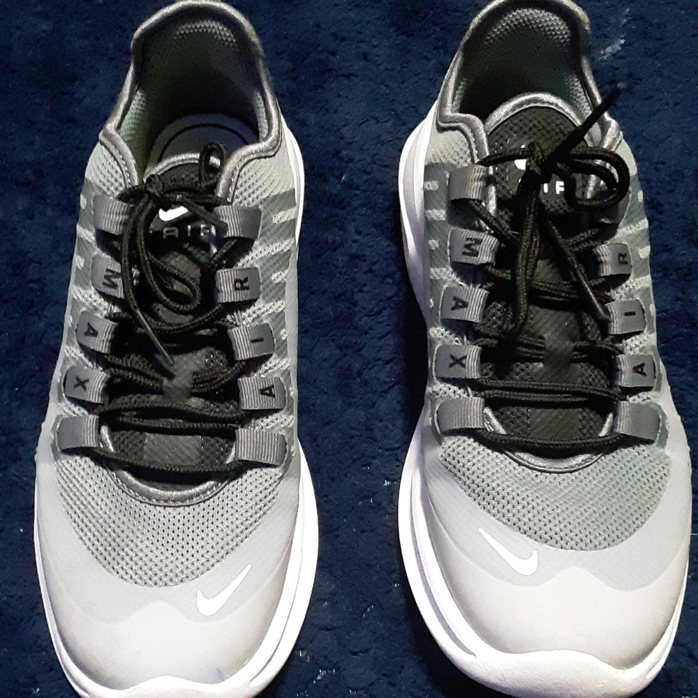 Hardly Worn Pair of Women's Nike Air Max
